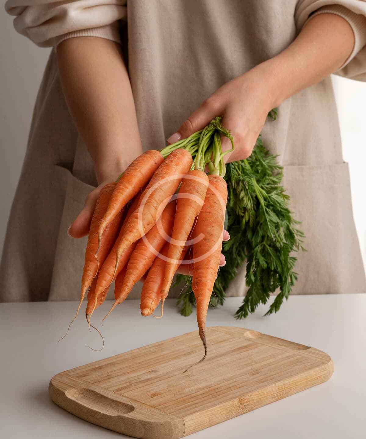 Fresh organic carrots bunch - Image 2